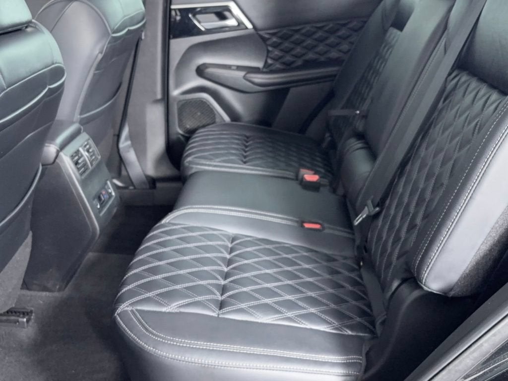 2023 Mitsubishi Outlander SEL