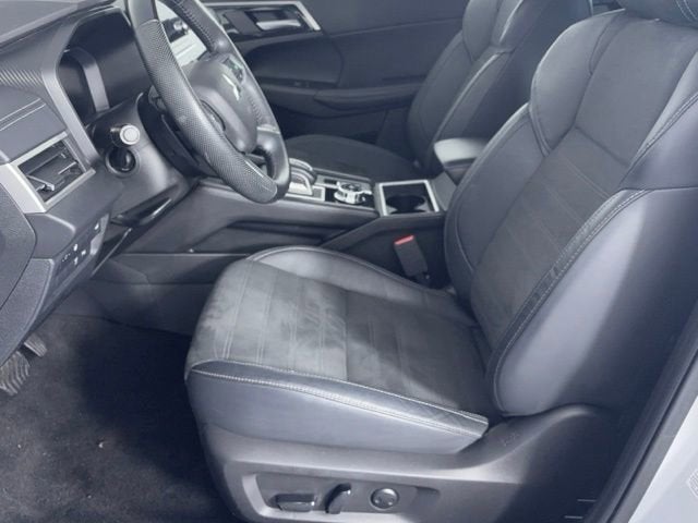 2023 Mitsubishi Outlander PHEV SE