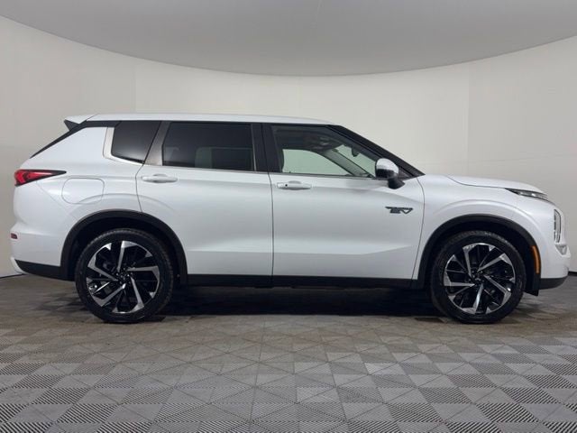 2023 Mitsubishi Outlander PHEV SE