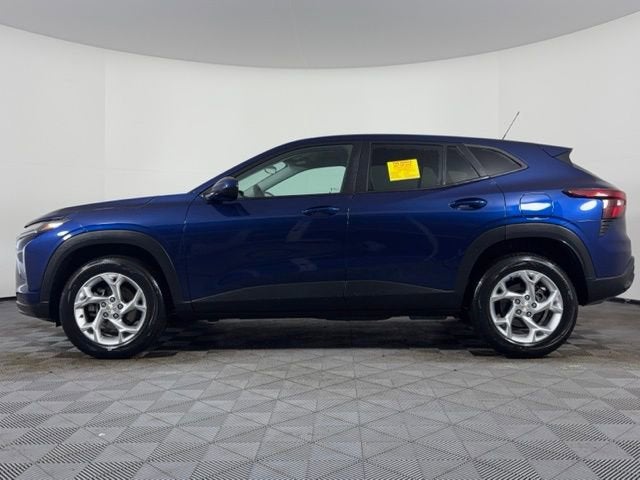 Used 2024 Chevrolet Trax LS with VIN KL77LFE22RC032895 for sale in Austintown, OH