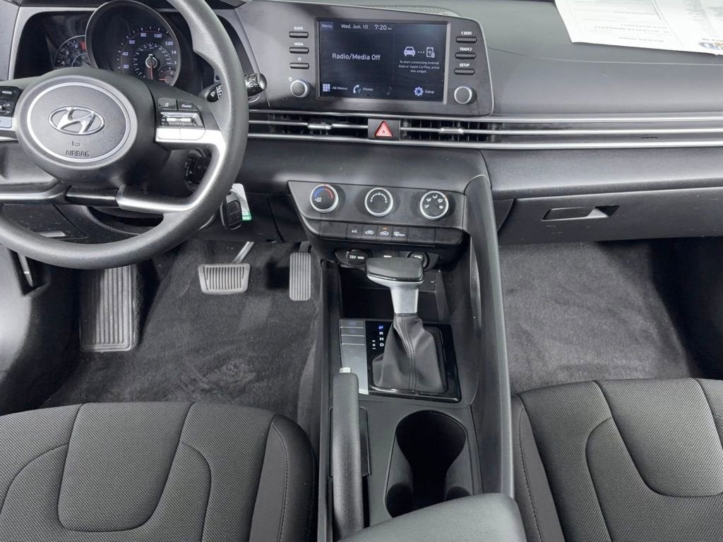 2023 Hyundai Elantra SE