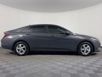 2023 Hyundai Elantra SE