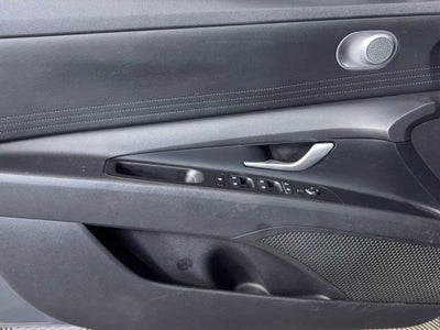 2023 Hyundai Elantra SE